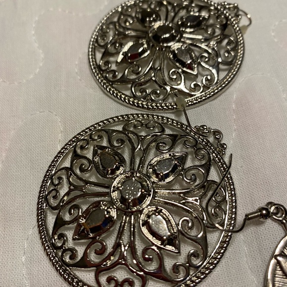 3 pairs of earrings all together for $8 - Picture 7 of 7